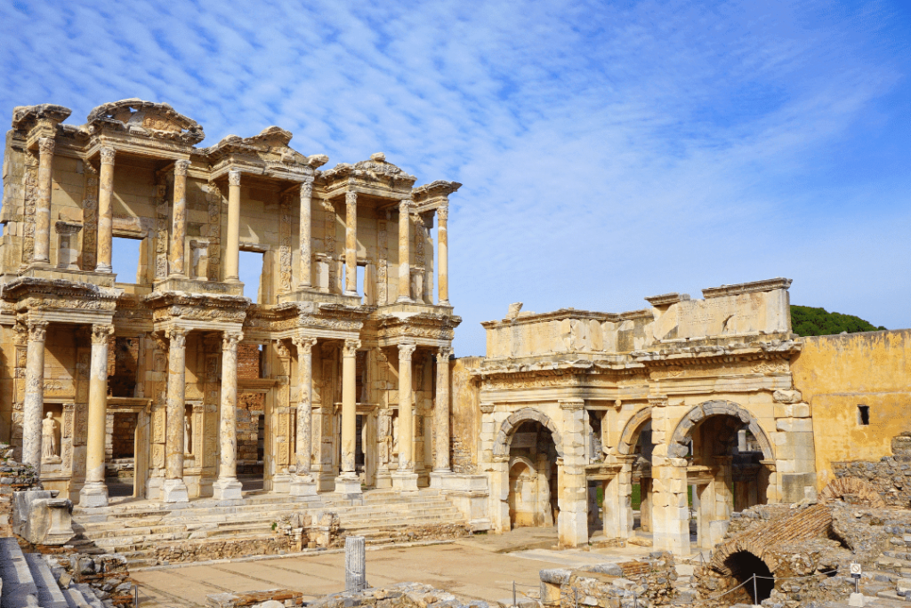Efes Antik Kenti: Tarihin İzinde Büyüleyici Bir Keşif