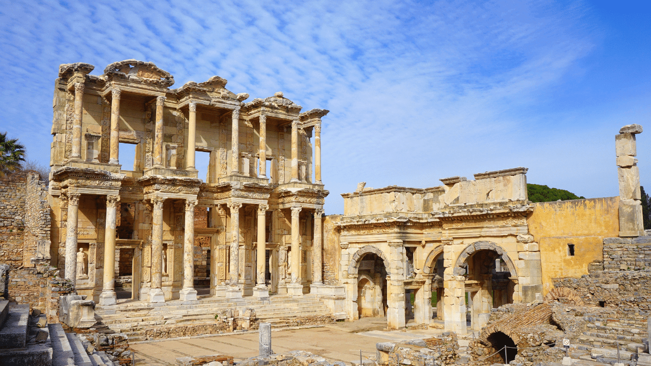 Efes Antik Kenti: Tarihin İzinde Büyüleyici Bir Keşif